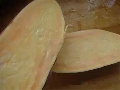 翡翠的原石在哪里翡翠原石老董-第13张图片-翡翠网 翡翠的原石在哪里翡翠原石老董-第13张图片-翡翠网