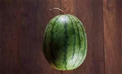 翡翠的原石在哪里翡翠原石老董-第14张图片-翡翠网 翡翠的原石在哪里翡翠原石老董-第14张图片-翡翠网