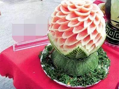 翡翠的原石在哪里翡翠原石老董-第15张图片-翡翠网 翡翠的原石在哪里翡翠原石老董-第15张图片-翡翠网