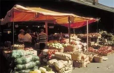 翡翠的原石在哪里翡翠原石老董-第18张图片-翡翠网 翡翠的原石在哪里翡翠原石老董-第18张图片-翡翠网