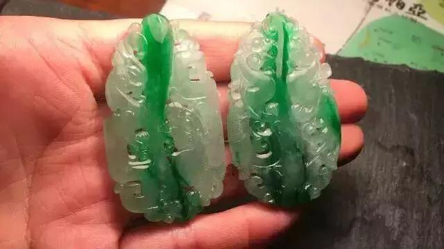 什么是黑乌沙翡翠原石,黑乌沙翡翠原石切开-第10张图片-翡翠网 什么是黑乌沙翡翠原石,黑乌沙翡翠原石切开-第10张图片-翡翠网