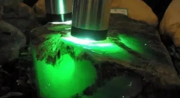 西双版纳翡翠原石,西双版纳翡翠价格如何-第3张图片-翡翠网