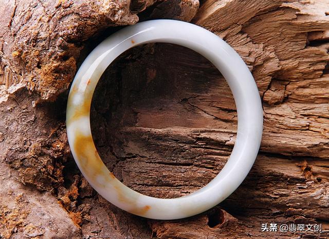 翡翠知识讲堂原生色是什么,翡翠辣绿属于什么等级-第1张图片-翡翠网 翡翠知识讲堂原生色是什么,翡翠辣绿属于什么等级-第1张图片-翡翠网