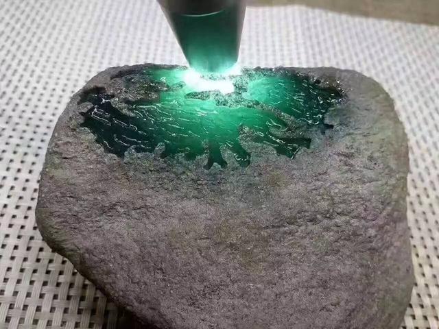 淘宝上的翡翠原石是真的吗的简单介绍-第3张图片-翡翠网 淘宝上的翡翠原石是真的吗的简单介绍-第3张图片-翡翠网