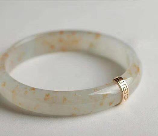 翡翠手镯挡裂方法,买了个翡翠手镯有裂痕-第1张图片-翡翠网 翡翠手镯挡裂方法,买了个翡翠手镯有裂痕-第1张图片-翡翠网