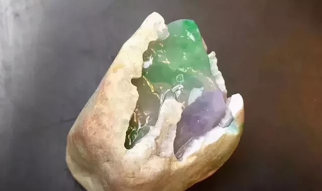 翡翠手饰原石视频,翡翠原石比成品贵-第5张图片-翡翠网