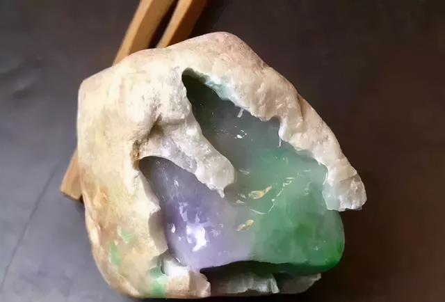 翡翠手饰原石视频,翡翠原石比成品贵-第6张图片-翡翠网