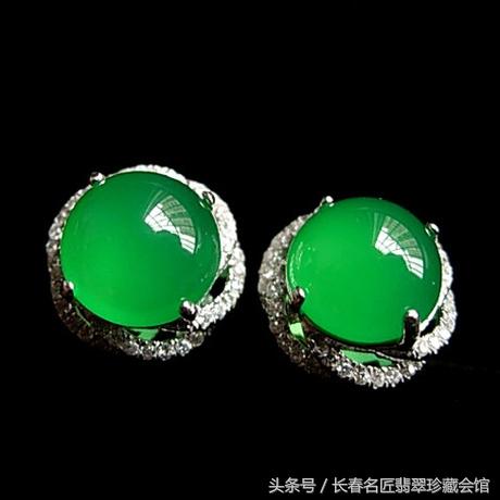 翡翠手镯可以放玻璃杯吗翡翠手镯放盐水泡好吗-第1张图片-翡翠网 翡翠手镯可以放玻璃杯吗翡翠手镯放盐水泡好吗-第1张图片-翡翠网