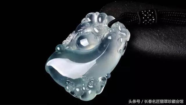 翡翠手镯可以放玻璃杯吗翡翠手镯放盐水泡好吗-第3张图片-翡翠网 翡翠手镯可以放玻璃杯吗翡翠手镯放盐水泡好吗-第3张图片-翡翠网