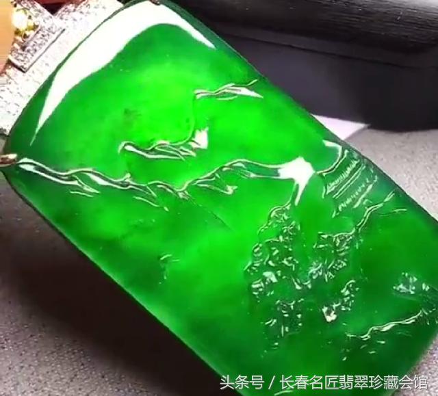 翡翠手镯可以放玻璃杯吗翡翠手镯放盐水泡好吗-第4张图片-翡翠网 翡翠手镯可以放玻璃杯吗翡翠手镯放盐水泡好吗-第4张图片-翡翠网