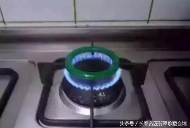 翡翠手镯可以放玻璃杯吗翡翠手镯放盐水泡好吗-第6张图片-翡翠网 翡翠手镯可以放玻璃杯吗翡翠手镯放盐水泡好吗-第6张图片-翡翠网