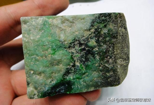 带皮翡翠原石有臭味的简单介绍-第2张图片-翡翠网 带皮翡翠原石有臭味的简单介绍-第2张图片-翡翠网