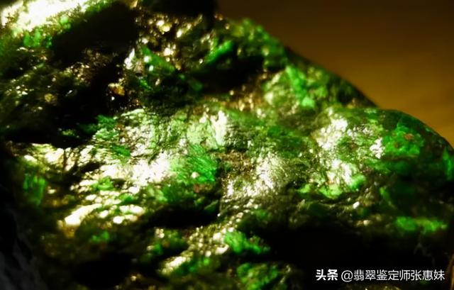 带皮翡翠原石有臭味的简单介绍-第11张图片-翡翠网 带皮翡翠原石有臭味的简单介绍-第11张图片-翡翠网