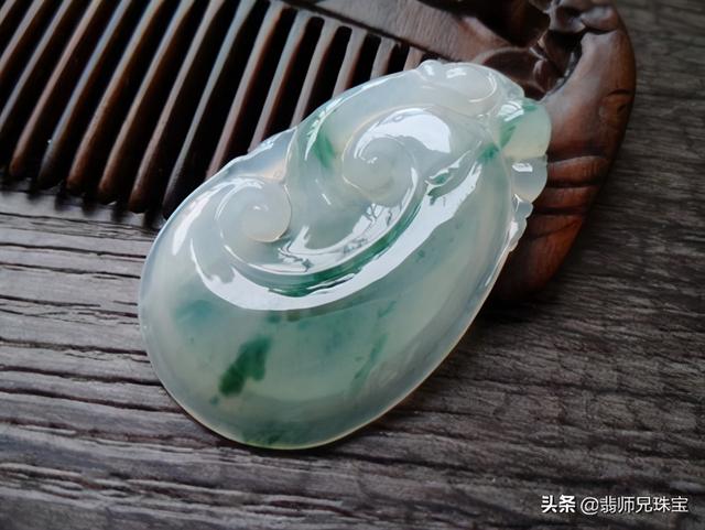 关于冰糯种翡翠吊坠价格的信息-第1张图片-翡翠网 关于冰糯种翡翠吊坠价格的信息-第1张图片-翡翠网