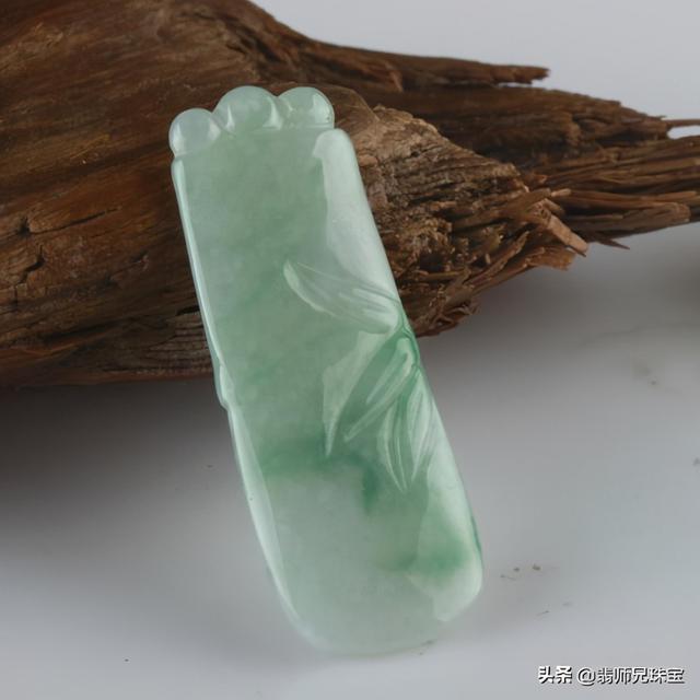 关于冰糯种翡翠吊坠价格的信息-第3张图片-翡翠网 关于冰糯种翡翠吊坠价格的信息-第3张图片-翡翠网