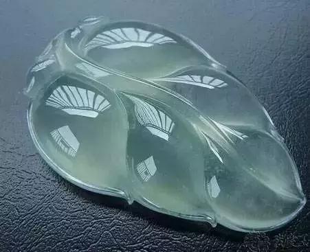 翡翠手镯会发紫色,紫色的玉镯是什么玉-第6张图片-翡翠网 翡翠手镯会发紫色,紫色的玉镯是什么玉-第6张图片-翡翠网