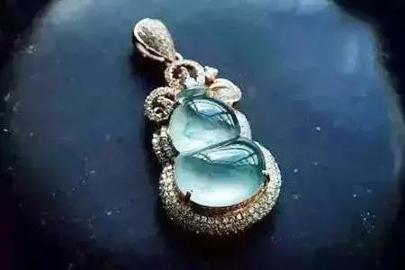 翡翠手镯会发紫色,紫色的玉镯是什么玉-第7张图片-翡翠网 翡翠手镯会发紫色,紫色的玉镯是什么玉-第7张图片-翡翠网