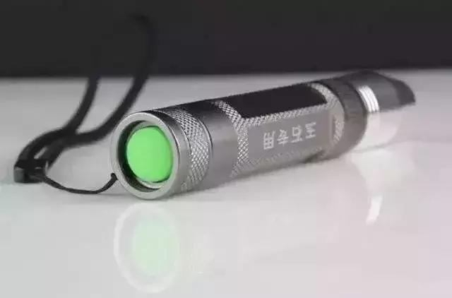 翡翠手镯会发紫色,紫色的玉镯是什么玉-第10张图片-翡翠网 翡翠手镯会发紫色,紫色的玉镯是什么玉-第10张图片-翡翠网