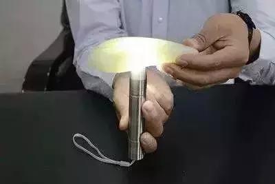 翡翠手镯会发紫色,紫色的玉镯是什么玉-第13张图片-翡翠网 翡翠手镯会发紫色,紫色的玉镯是什么玉-第13张图片-翡翠网