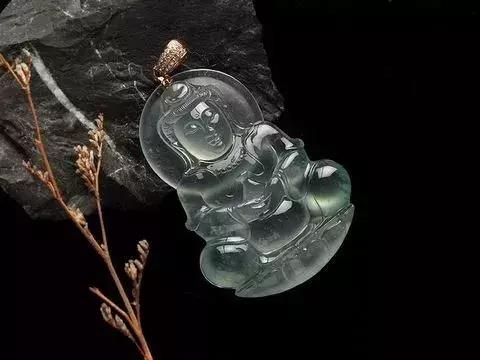 翡翠手镯会发紫色,紫色的玉镯是什么玉-第14张图片-翡翠网 翡翠手镯会发紫色,紫色的玉镯是什么玉-第14张图片-翡翠网