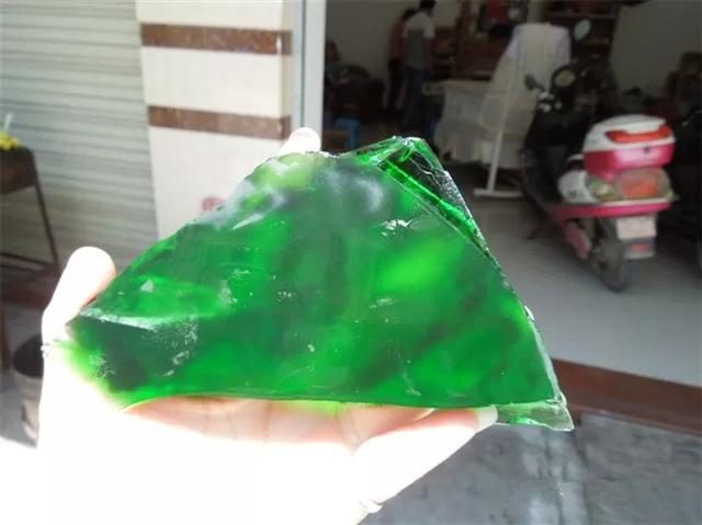 白色玻璃种翡翠价格的简单介绍-第2张图片-翡翠网 白色玻璃种翡翠价格的简单介绍-第2张图片-翡翠网