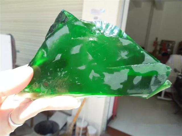 白色玻璃种翡翠价格的简单介绍-第3张图片-翡翠网 白色玻璃种翡翠价格的简单介绍-第3张图片-翡翠网