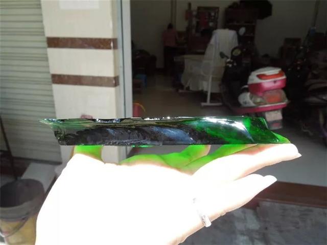 白色玻璃种翡翠价格的简单介绍-第4张图片-翡翠网 白色玻璃种翡翠价格的简单介绍-第4张图片-翡翠网