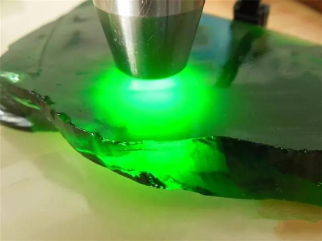 白色玻璃种翡翠价格的简单介绍-第5张图片-翡翠网 白色玻璃种翡翠价格的简单介绍-第5张图片-翡翠网