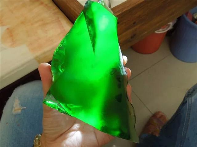 白色玻璃种翡翠价格的简单介绍-第6张图片-翡翠网 白色玻璃种翡翠价格的简单介绍-第6张图片-翡翠网