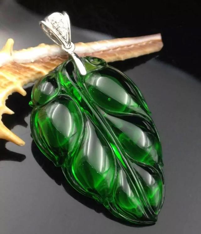 白色玻璃种翡翠价格的简单介绍-第9张图片-翡翠网 白色玻璃种翡翠价格的简单介绍-第9张图片-翡翠网