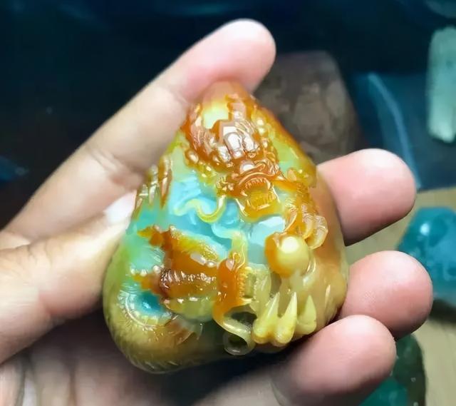 翡翠原石起货,为什么说原石翡翠黄雾底下出高货-第6张图片-翡翠网 翡翠原石起货,为什么说原石翡翠黄雾底下出高货-第6张图片-翡翠网