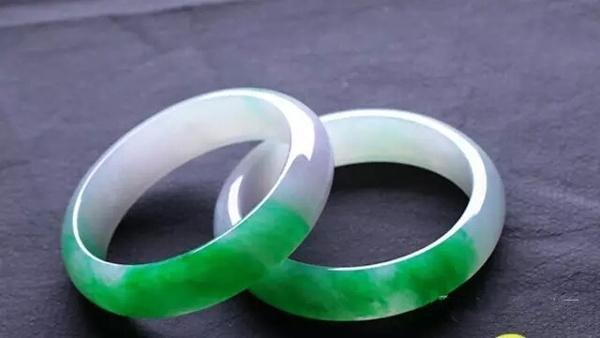 一千多能买到A货翡翠手镯吗3万的糯种翡翠手镯-第4张图片-翡翠网 一千多能买到A货翡翠手镯吗3万的糯种翡翠手镯-第4张图片-翡翠网