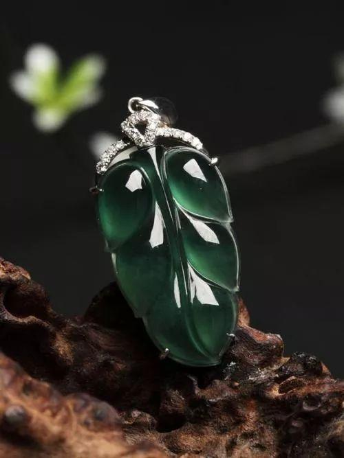 翡翠飘花和飘色,老蓝水飘花翡翠牌子价格-第4张图片-翡翠网 翡翠飘花和飘色,老蓝水飘花翡翠牌子价格-第4张图片-翡翠网