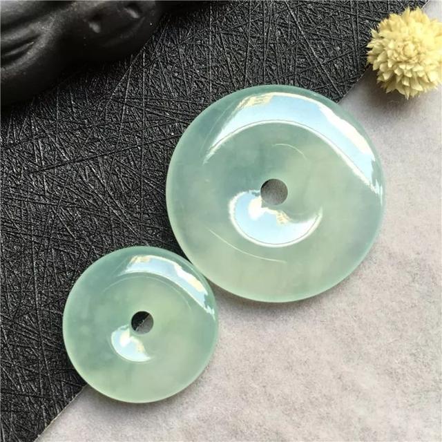 翡翠飘花和飘色,老蓝水飘花翡翠牌子价格-第7张图片-翡翠网 翡翠飘花和飘色,老蓝水飘花翡翠牌子价格-第7张图片-翡翠网