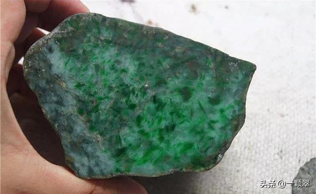 翡翠原石叫什么,豆腐翡翠原石-第3张图片-翡翠网 翡翠原石叫什么,豆腐翡翠原石-第3张图片-翡翠网