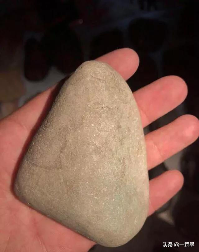 翡翠原石叫什么,豆腐翡翠原石-第19张图片-翡翠网 翡翠原石叫什么,豆腐翡翠原石-第19张图片-翡翠网