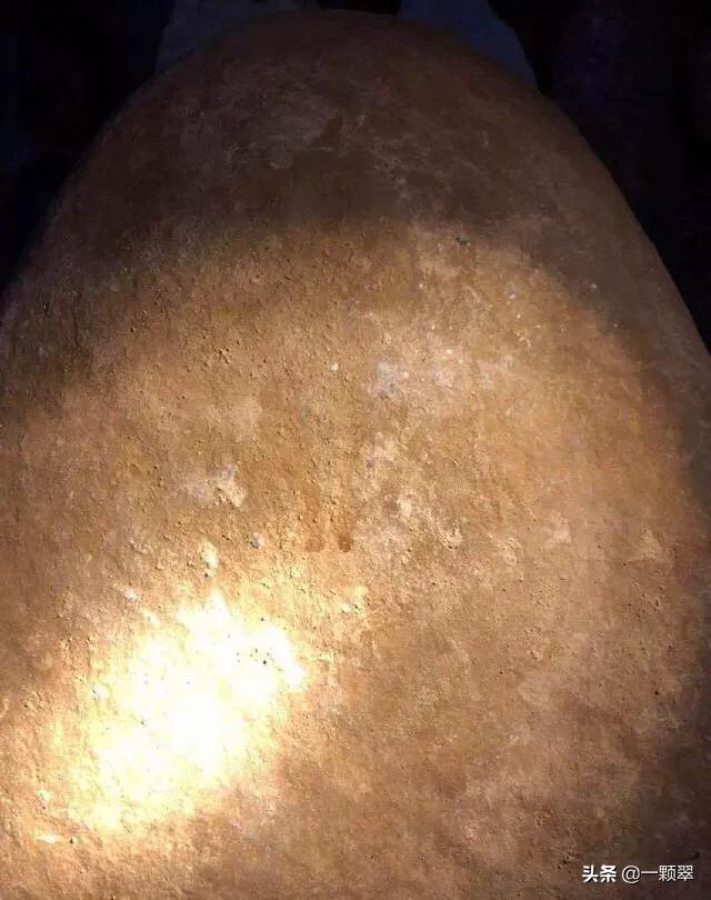 翡翠原石叫什么,豆腐翡翠原石-第24张图片-翡翠网 翡翠原石叫什么,豆腐翡翠原石-第24张图片-翡翠网