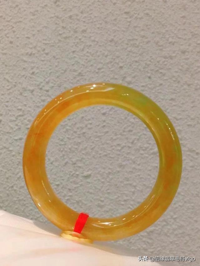 三色翡翠属于什么档次,黄夹绿翡翠价格-第5张图片-翡翠网 三色翡翠属于什么档次,黄夹绿翡翠价格-第5张图片-翡翠网