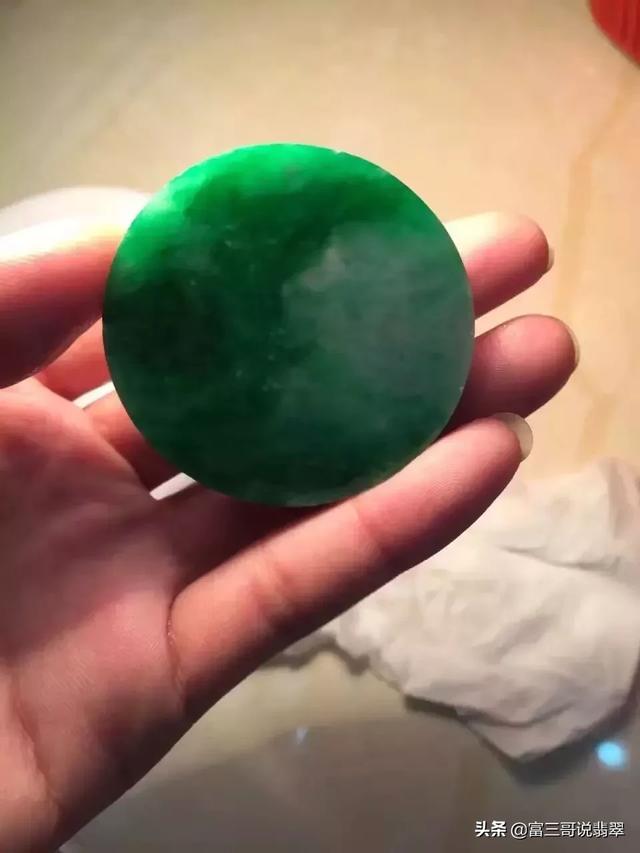 翡翠原石的价位,翡翠原石赌手镯-第11张图片-翡翠网 翡翠原石的价位,翡翠原石赌手镯-第11张图片-翡翠网