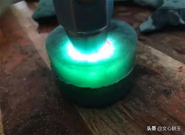 高冰老坑油青翡翠值钱吗冰油青种翡翠价格-第3张图片-翡翠网 高冰老坑油青翡翠值钱吗冰油青种翡翠价格-第3张图片-翡翠网