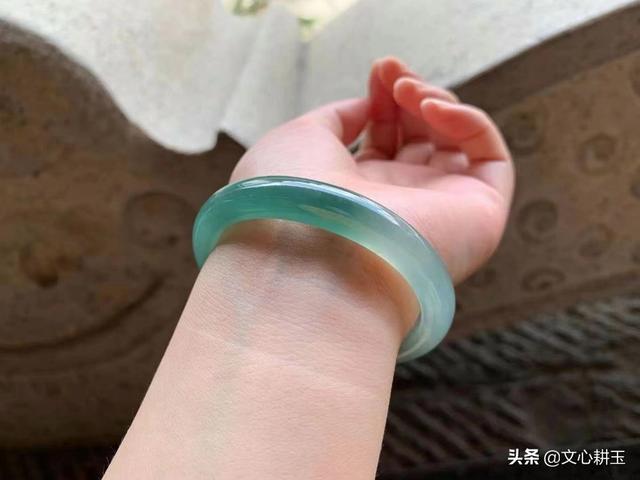 高冰老坑油青翡翠值钱吗冰油青种翡翠价格-第7张图片-翡翠网 高冰老坑油青翡翠值钱吗冰油青种翡翠价格-第7张图片-翡翠网