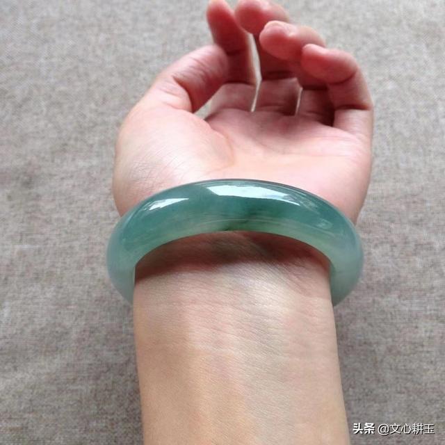 高冰老坑油青翡翠值钱吗冰油青种翡翠价格-第9张图片-翡翠网 高冰老坑油青翡翠值钱吗冰油青种翡翠价格-第9张图片-翡翠网