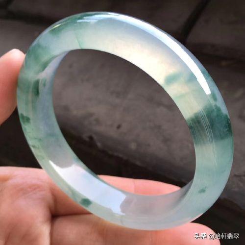 翡翠手镯3万,2万的翡翠手镯-第4张图片-翡翠网 翡翠手镯3万,2万的翡翠手镯-第4张图片-翡翠网