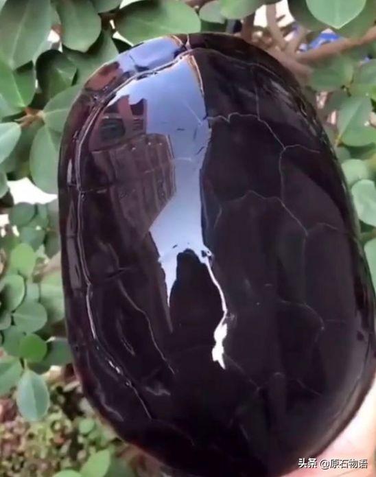 翡翠原石怎么盘包浆,翡翠的包浆是什么-第1张图片-翡翠网 翡翠原石怎么盘包浆,翡翠的包浆是什么-第1张图片-翡翠网