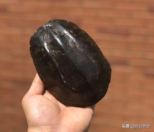 翡翠原石怎么盘包浆,翡翠的包浆是什么-第10张图片-翡翠网 翡翠原石怎么盘包浆,翡翠的包浆是什么-第10张图片-翡翠网