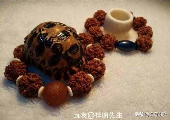 翡翠原石怎么盘包浆,翡翠的包浆是什么-第20张图片-翡翠网 翡翠原石怎么盘包浆,翡翠的包浆是什么-第20张图片-翡翠网