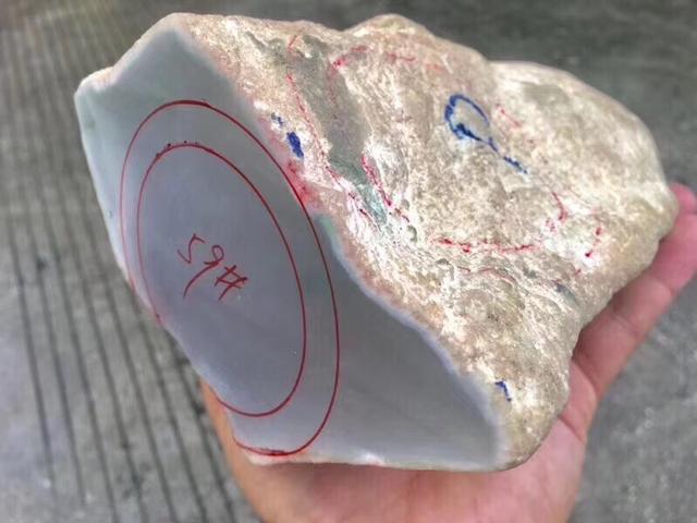 翡翠原石木那白皮壳翡翠原石的分类-第2张图片-翡翠网 翡翠原石木那白皮壳翡翠原石的分类-第2张图片-翡翠网