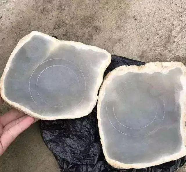 晴水料翡翠原石假皮,晴水料和蓝水料翡翠区别-第3张图片-翡翠网 晴水料翡翠原石假皮,晴水料和蓝水料翡翠区别-第3张图片-翡翠网