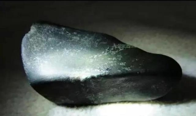 玻璃种翡翠原石有棉翡翠原石哪里买-第1张图片-翡翠网 玻璃种翡翠原石有棉翡翠原石哪里买-第1张图片-翡翠网