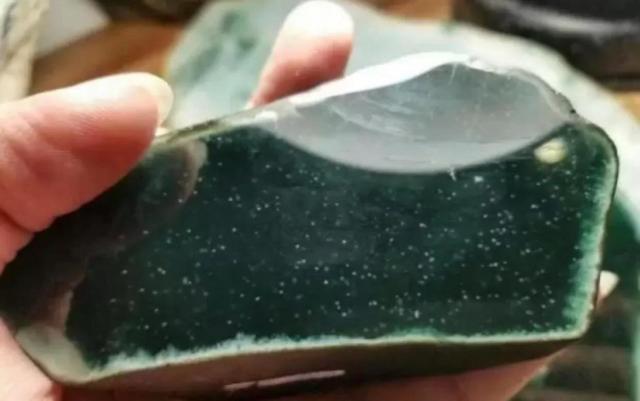 玻璃种翡翠原石有棉翡翠原石哪里买-第4张图片-翡翠网 玻璃种翡翠原石有棉翡翠原石哪里买-第4张图片-翡翠网